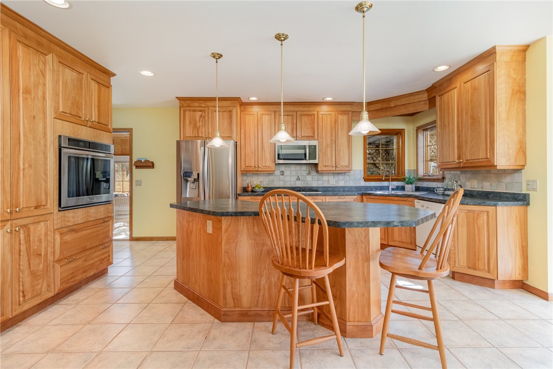 3 Glen Eagle Way Perinton, NY 14450 - Photo 7 of 43 Built-in oven.