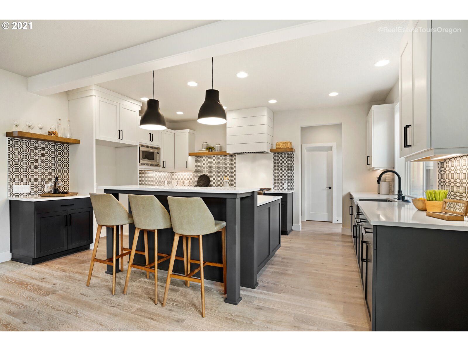 7009 Southwest Taylors Ferry Road Portland, OR 97223 - Photo 11 of 32 Gallery Image 11