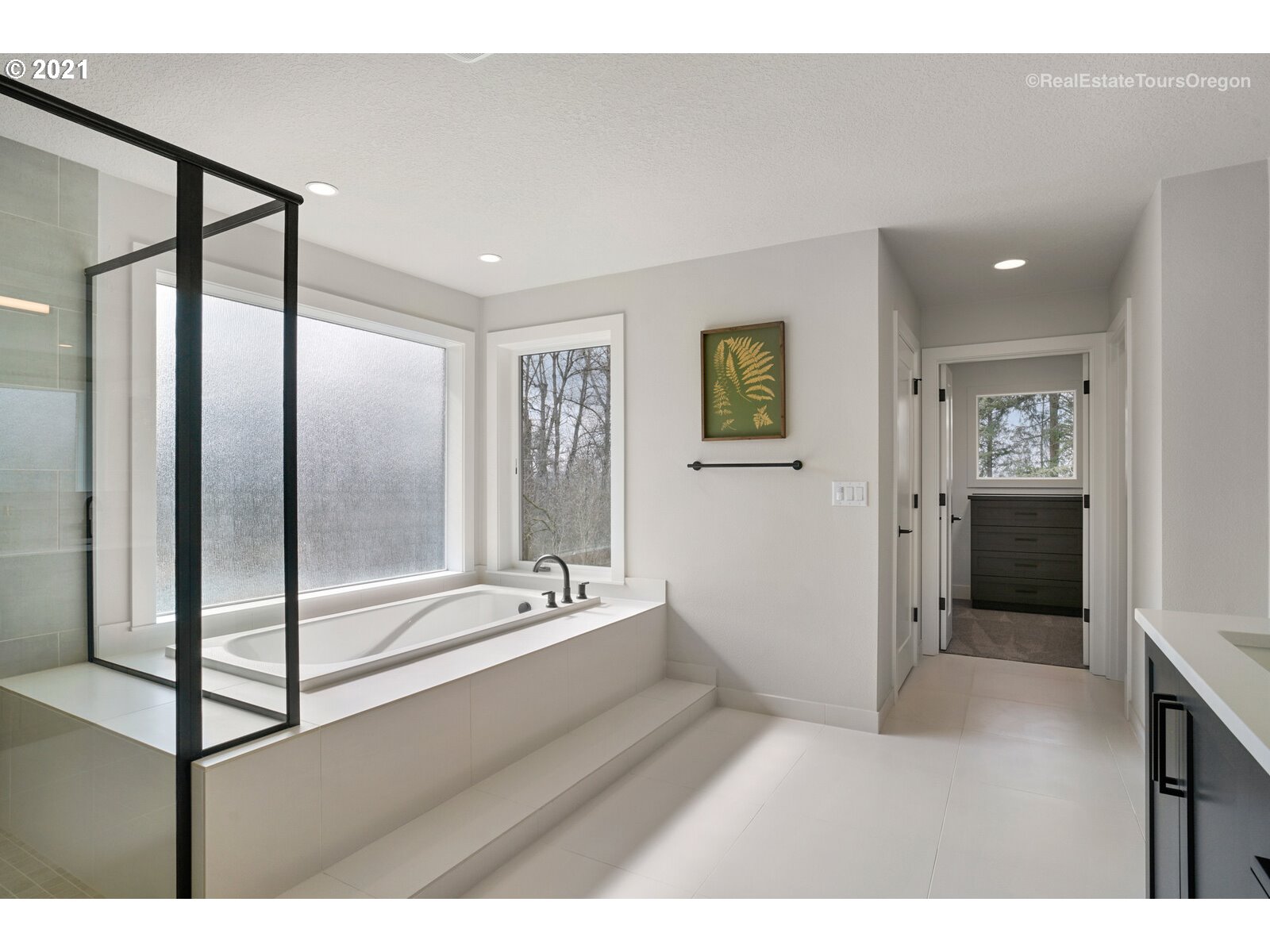 7009 Southwest Taylors Ferry Road Portland, OR 97223 - Photo 20 of 32 Gallery Image 20