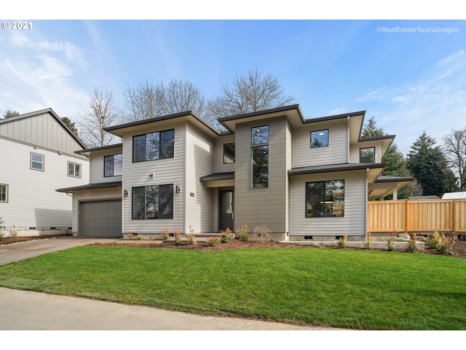 7009 Southwest Taylors Ferry Road Portland, OR 97223 - Photo 2 of 32 Gallery Image 2
