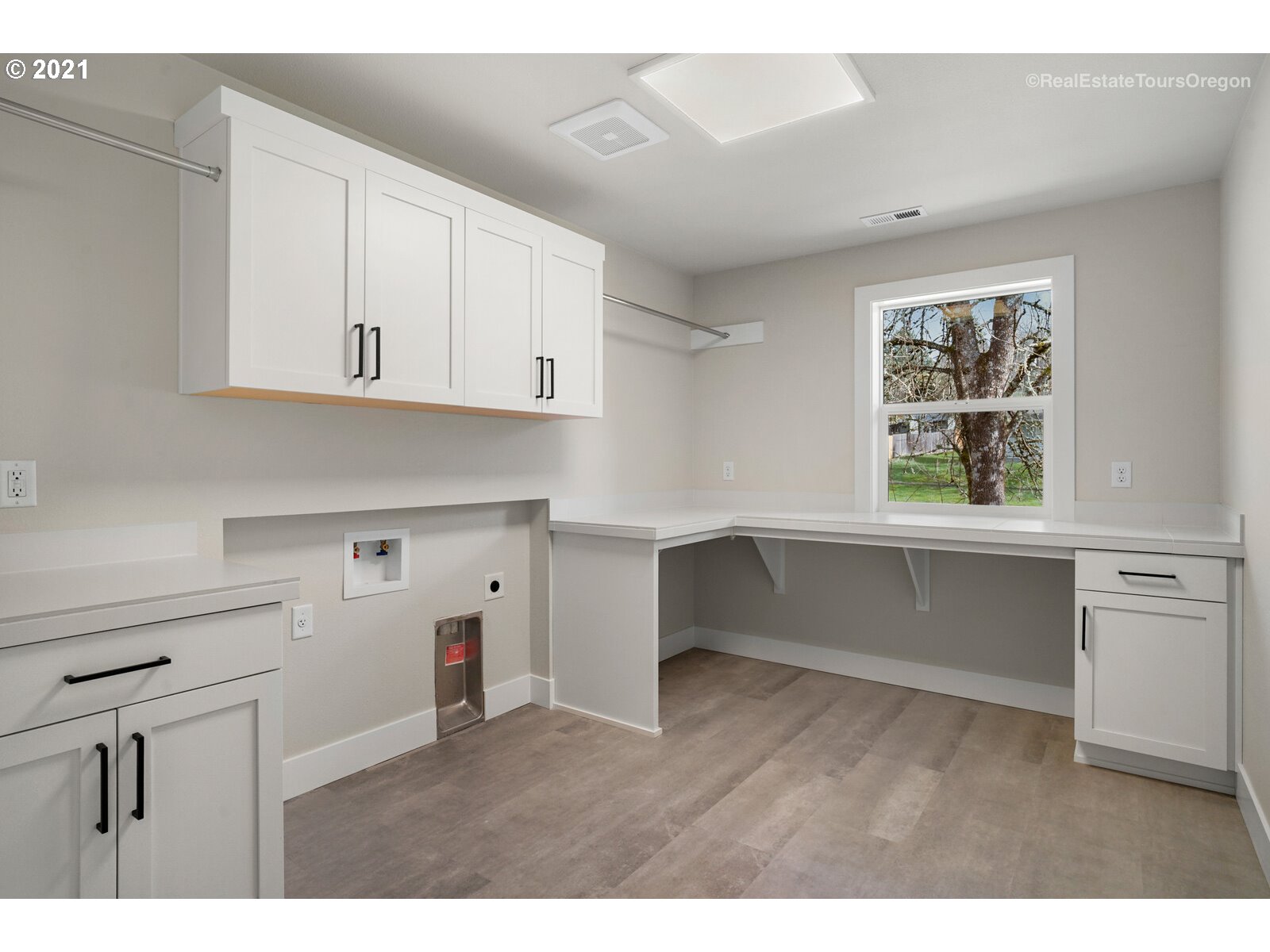 7009 Southwest Taylors Ferry Road Portland, OR 97223 - Photo 28 of 32 Gallery Image 28