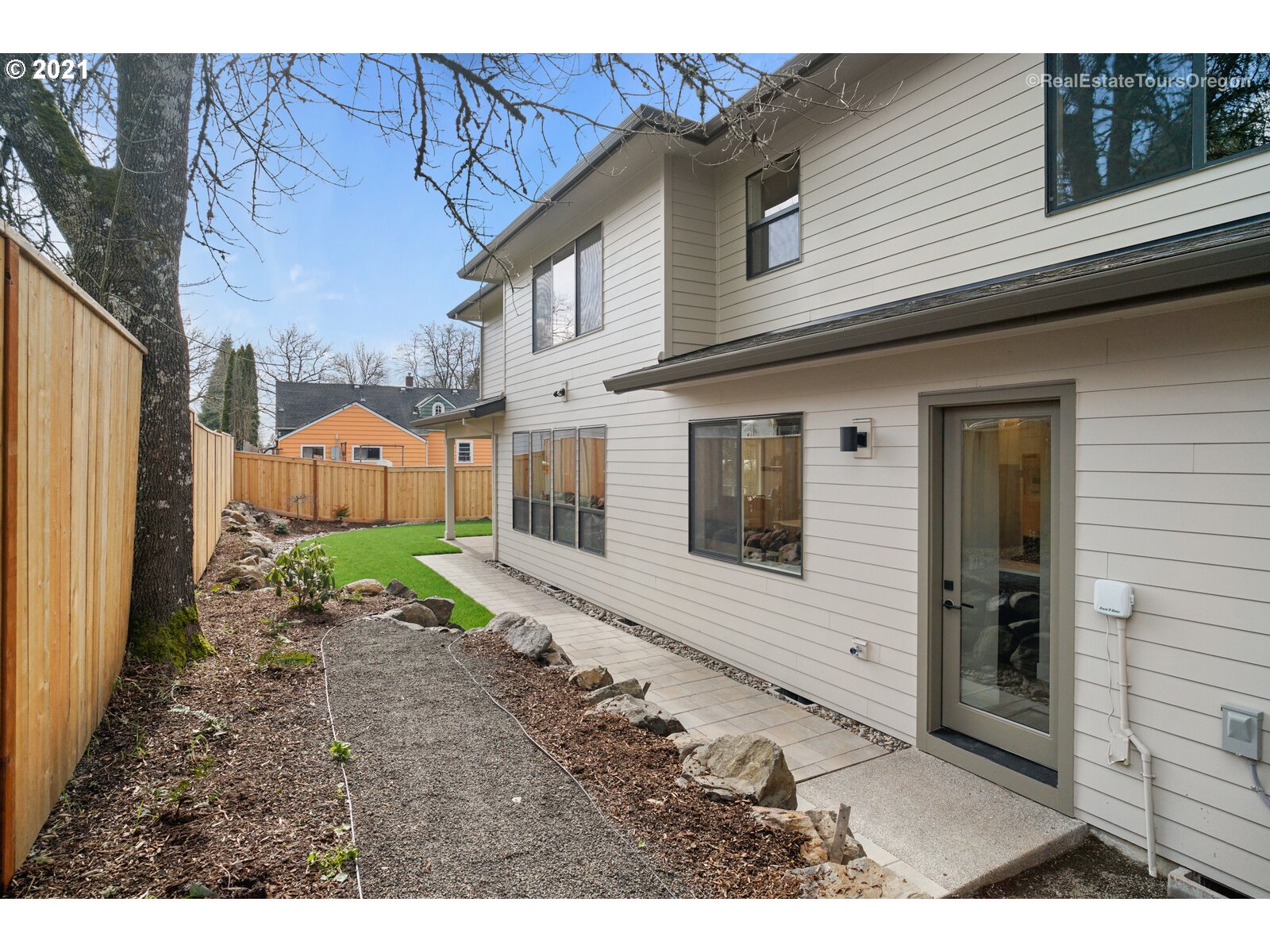 7009 Southwest Taylors Ferry Road Portland, OR 97223 - Photo 30 of 32 Gallery Image 30