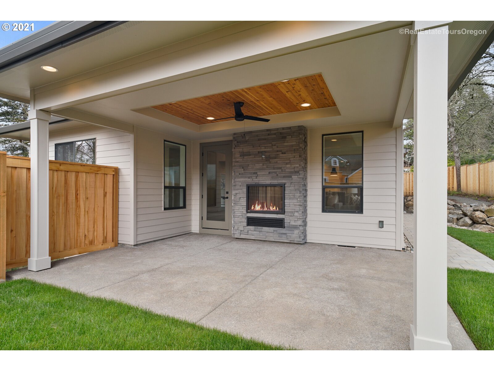 7009 Southwest Taylors Ferry Road Portland, OR 97223 - Photo 8 of 32 Gallery Image 8