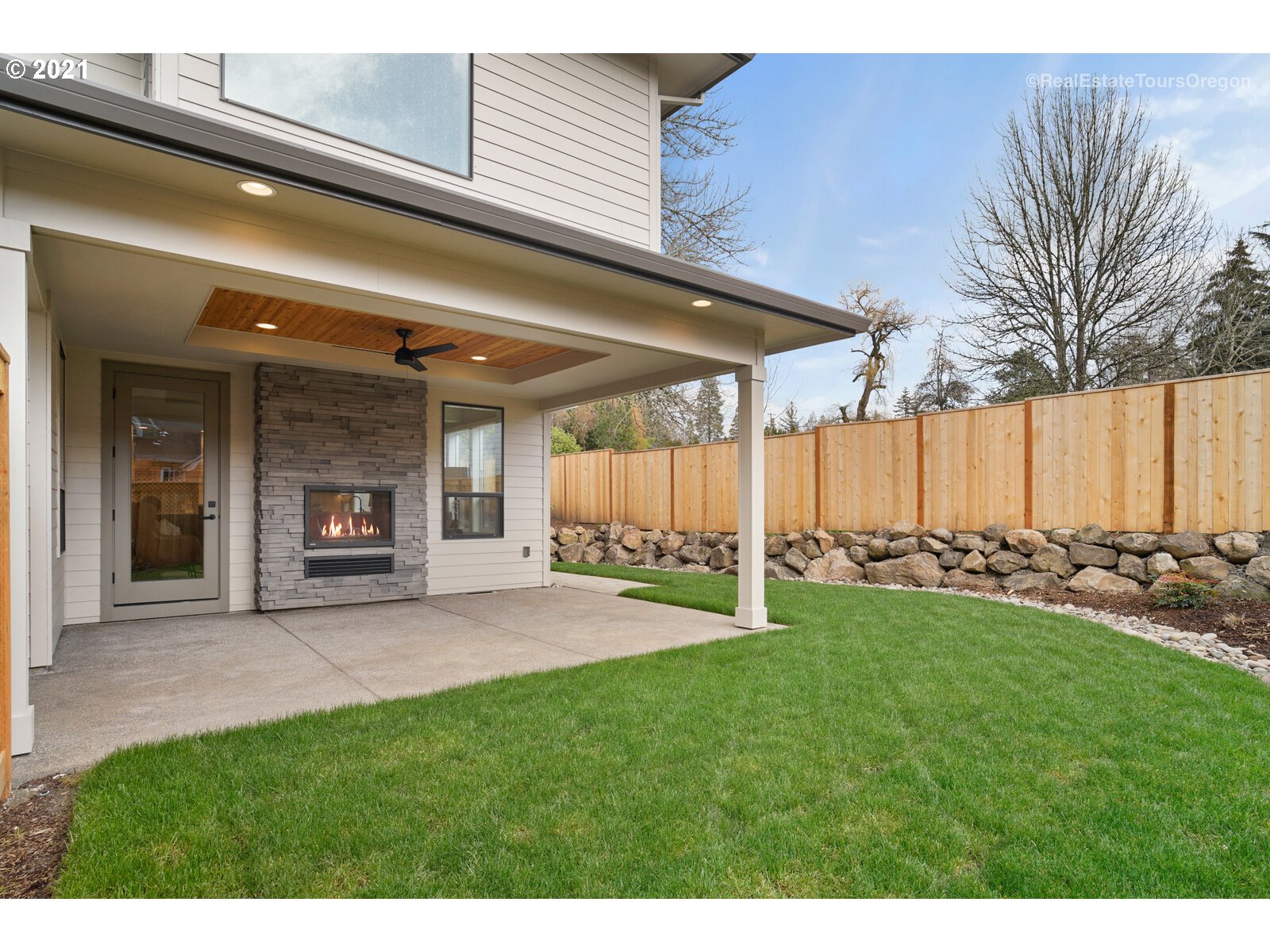 7009 Southwest Taylors Ferry Road Portland, OR 97223 - Photo 9 of 32 Gallery Image 9