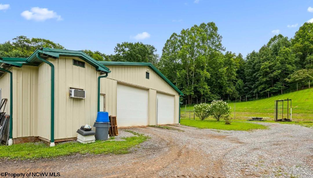 421 Buckeye Road Horner, WV 26372 - Photo 4 of 37 Gallery Image 4
