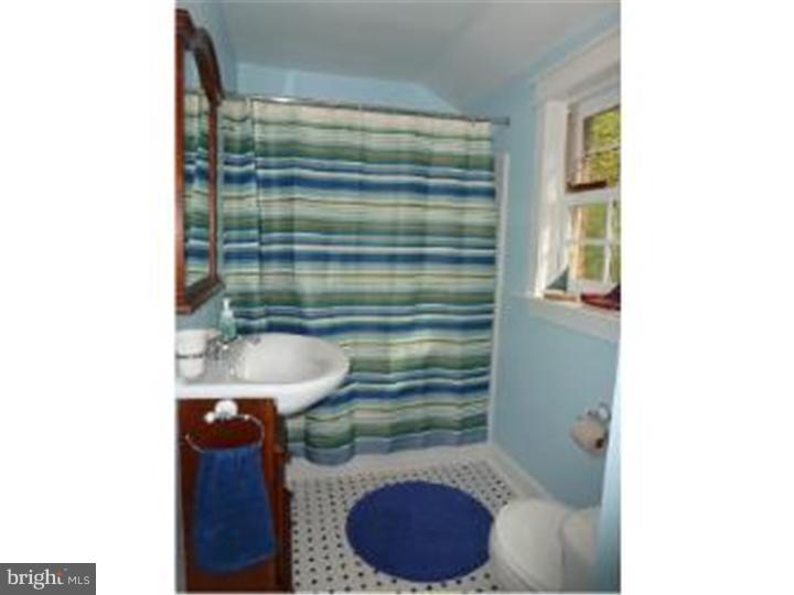 702 Pine Ridge Road Media, PA 19063 - Photo 15 of 20 Bathroom