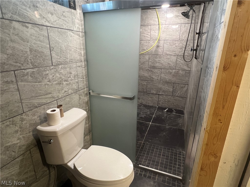 3884 Dobbins Road Youngstown, OH 44514 - Photo 8 of 32
