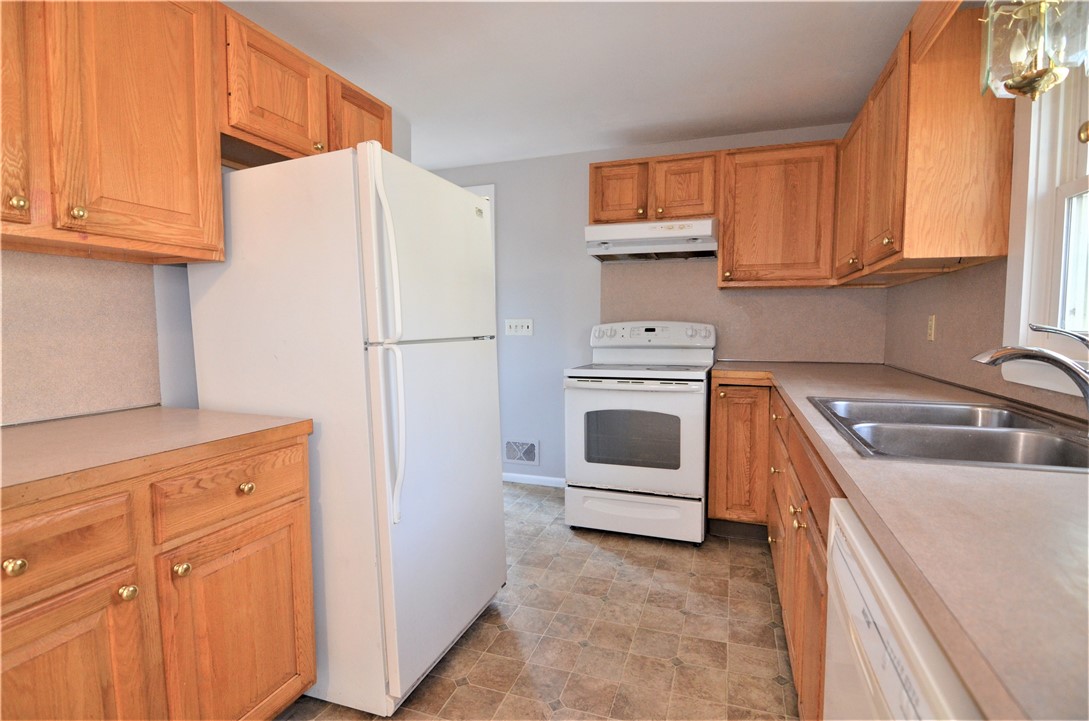 205 Chestnut Oak Road Glocester, RI 02814 - Photo 5 of 23
