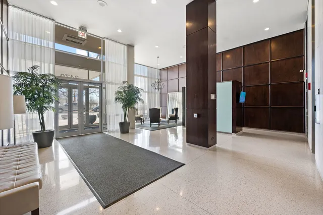 $750,000 | 3470 North Lake Shore Drive, Unit 23A, Chicago, IL 60657