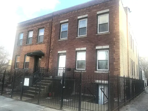 $2,250 | 2343 West Foster Avenue, Unit 2, Chicago, IL 60625