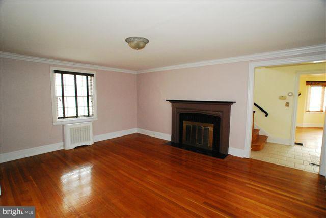 202 Tunbridge Road Baltimore, MD 21212 - Photo 3 of 24 Living Room
