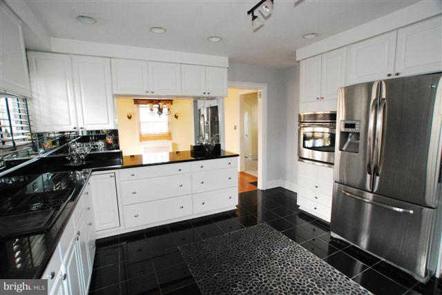 202 Tunbridge Road Baltimore, MD 21212 - Photo 8 of 24 Kitchen
