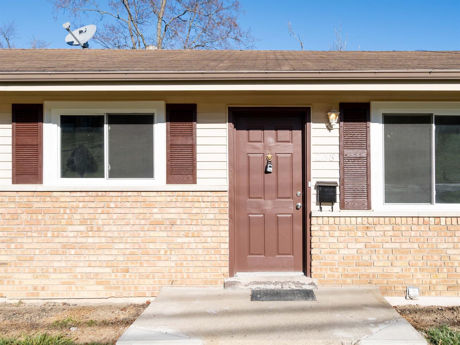 288 Riddle Road Woodlawn, OH 45215 - Photo 4 of 29