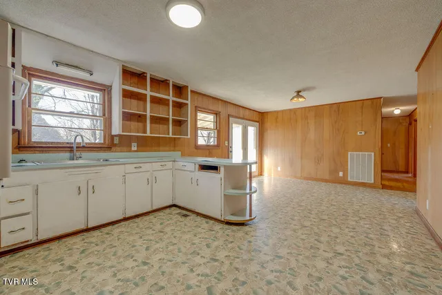 $260,000 | 113 Sunny Acres, Elizabethton, TN 37643