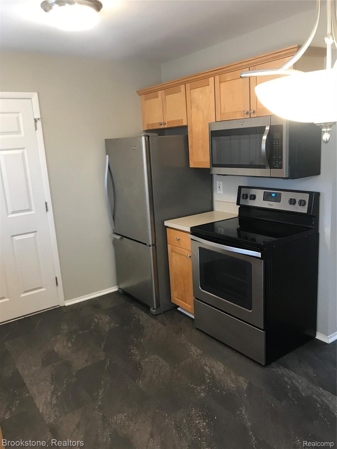 436 Romeo Road, Unit 321 Rochester, MI 48307 - Photo 2 of 9 FC1E7E8A-E821-4750-8D76-95440AABB193.jpeg