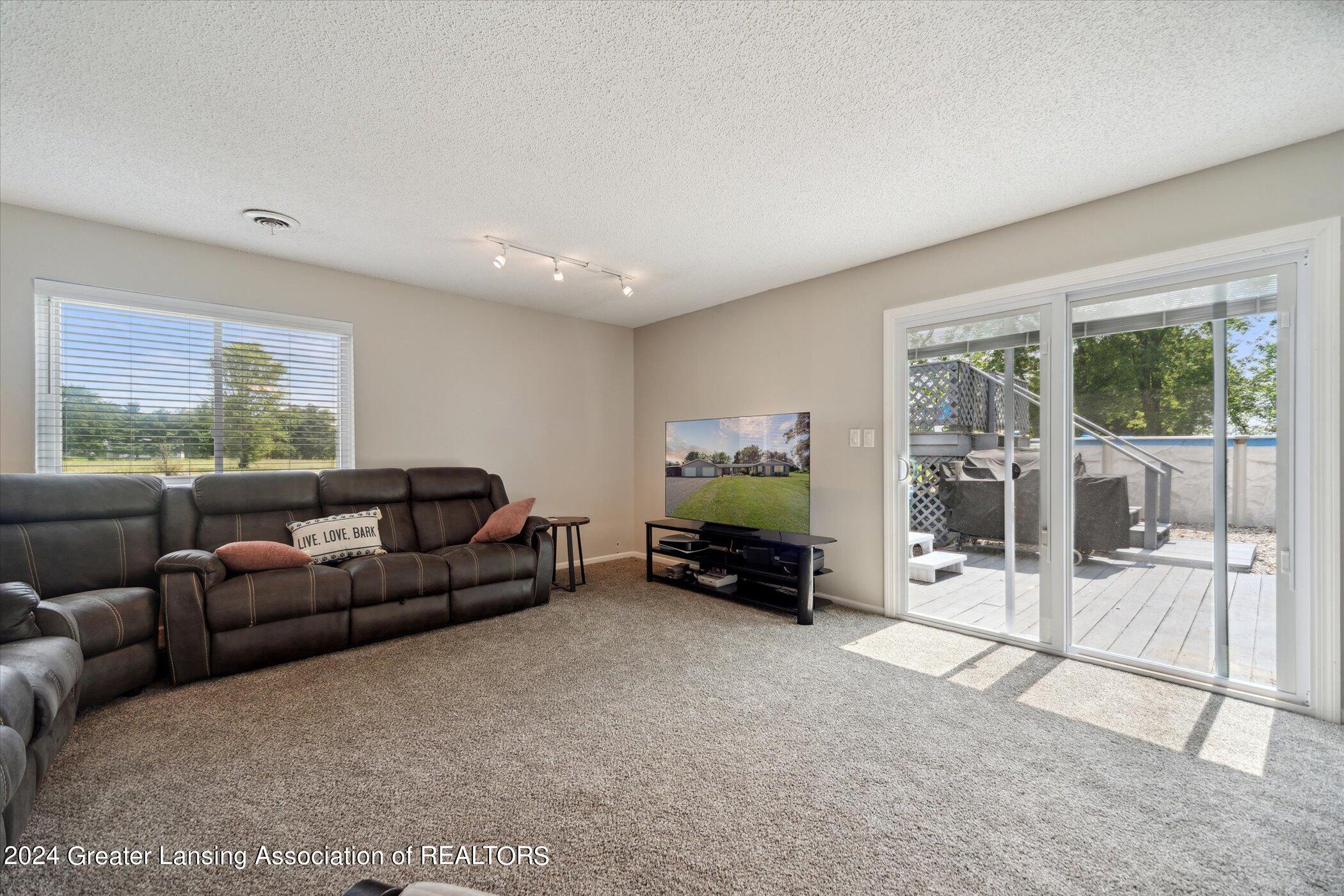 10472 Lansing Road Durand, MI 48429 - Photo 13 of 36 15-10472-Lansing-Rd-Durand-MI-48429-27