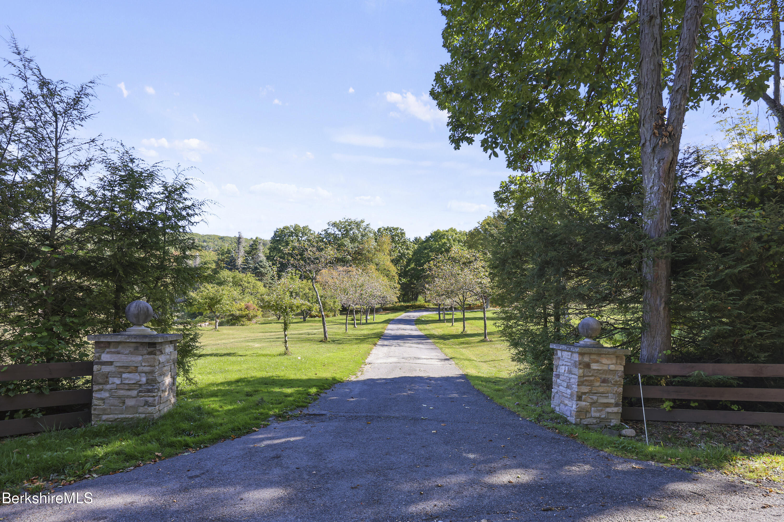209 Blue Hill Road Great Barrington, MA 01230 - Photo 31 of 46 175 Front Entry