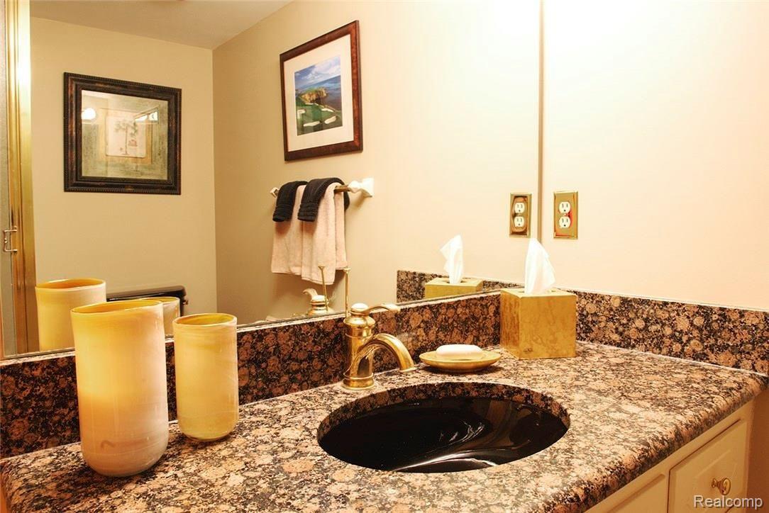4110 Nearbrook Road Bloomfield Hills, MI 48302 - Photo 21 of 26 Bath