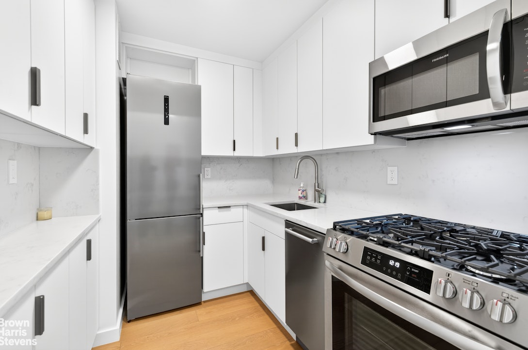 520 East 72nd Street, Unit 8U Manhattan, NY 10021 - Photo 8 of 18