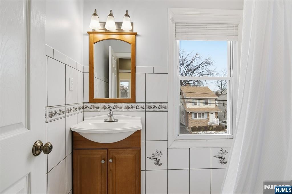 15 Peru Road Clifton, NJ 07012 - Photo 13 of 34