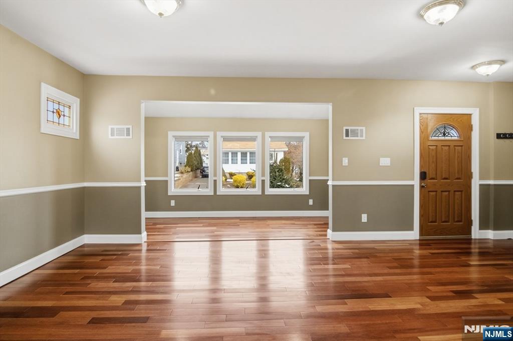 15 Peru Road Clifton, NJ 07012 - Photo 4 of 34