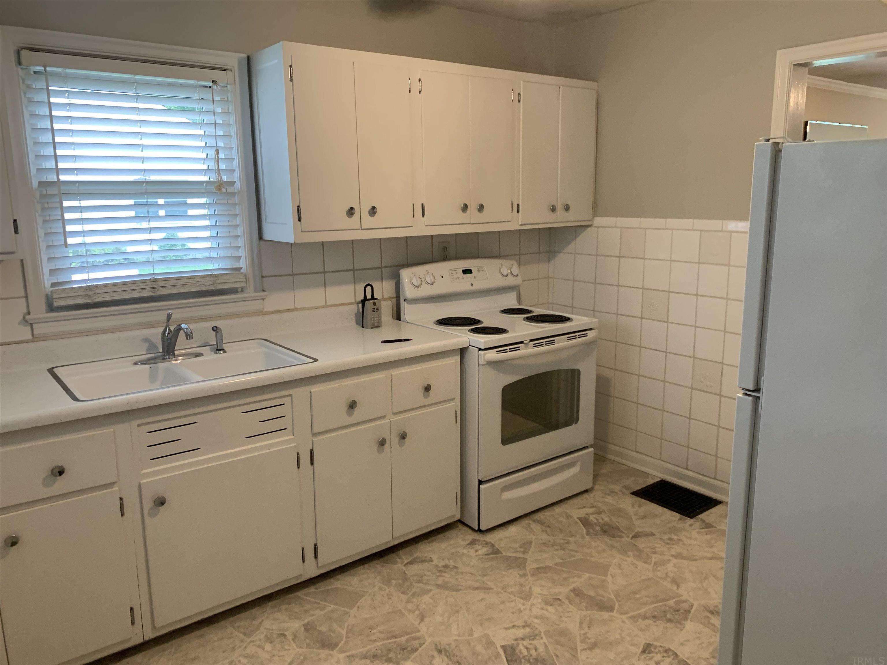 3015 West Torquay Road Muncie, IN 47304 - Photo 3 of 11 Gallery Image 3