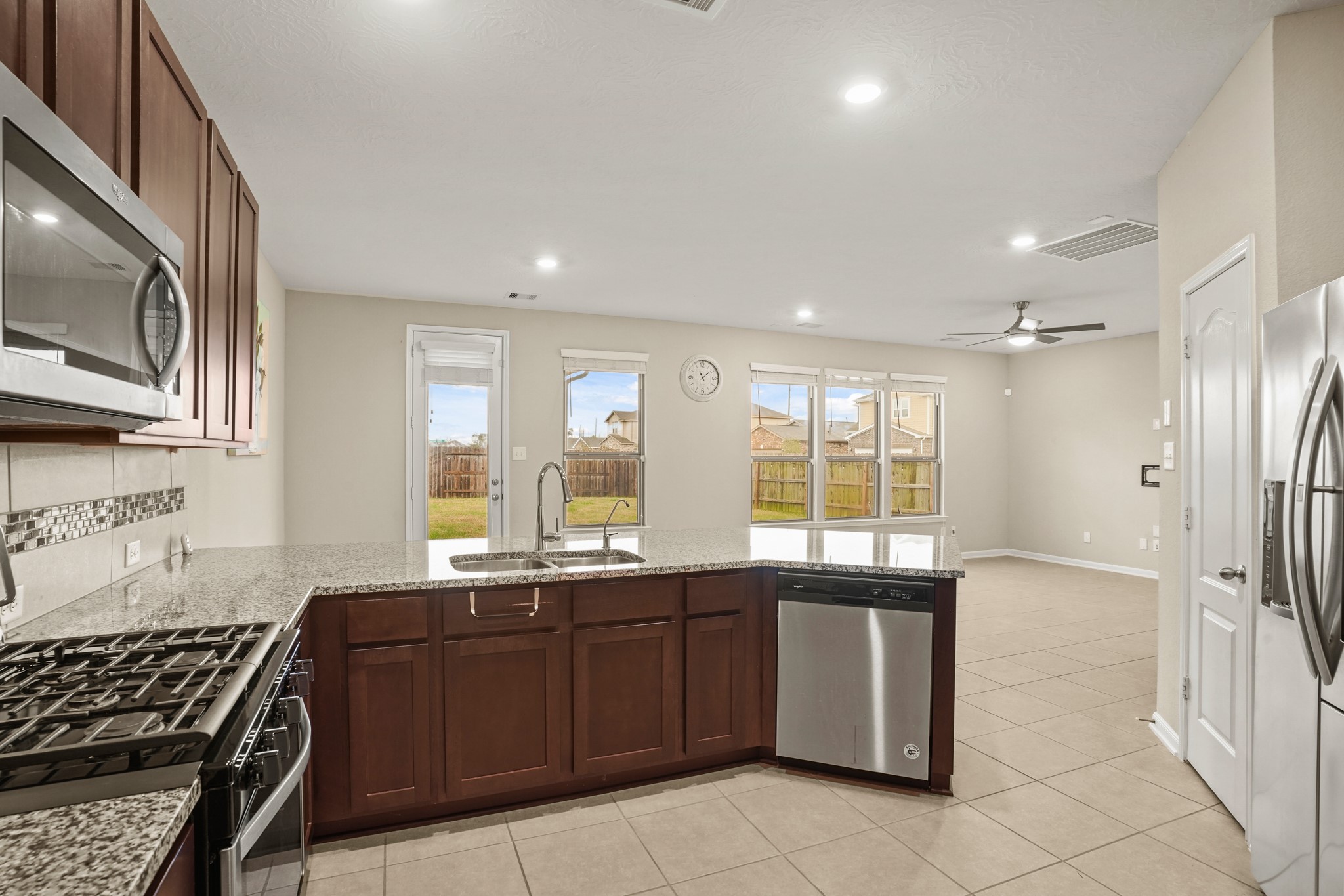 15602 Cliffside Arbor Lane Houston, TX 77044 - Photo 11 of 27