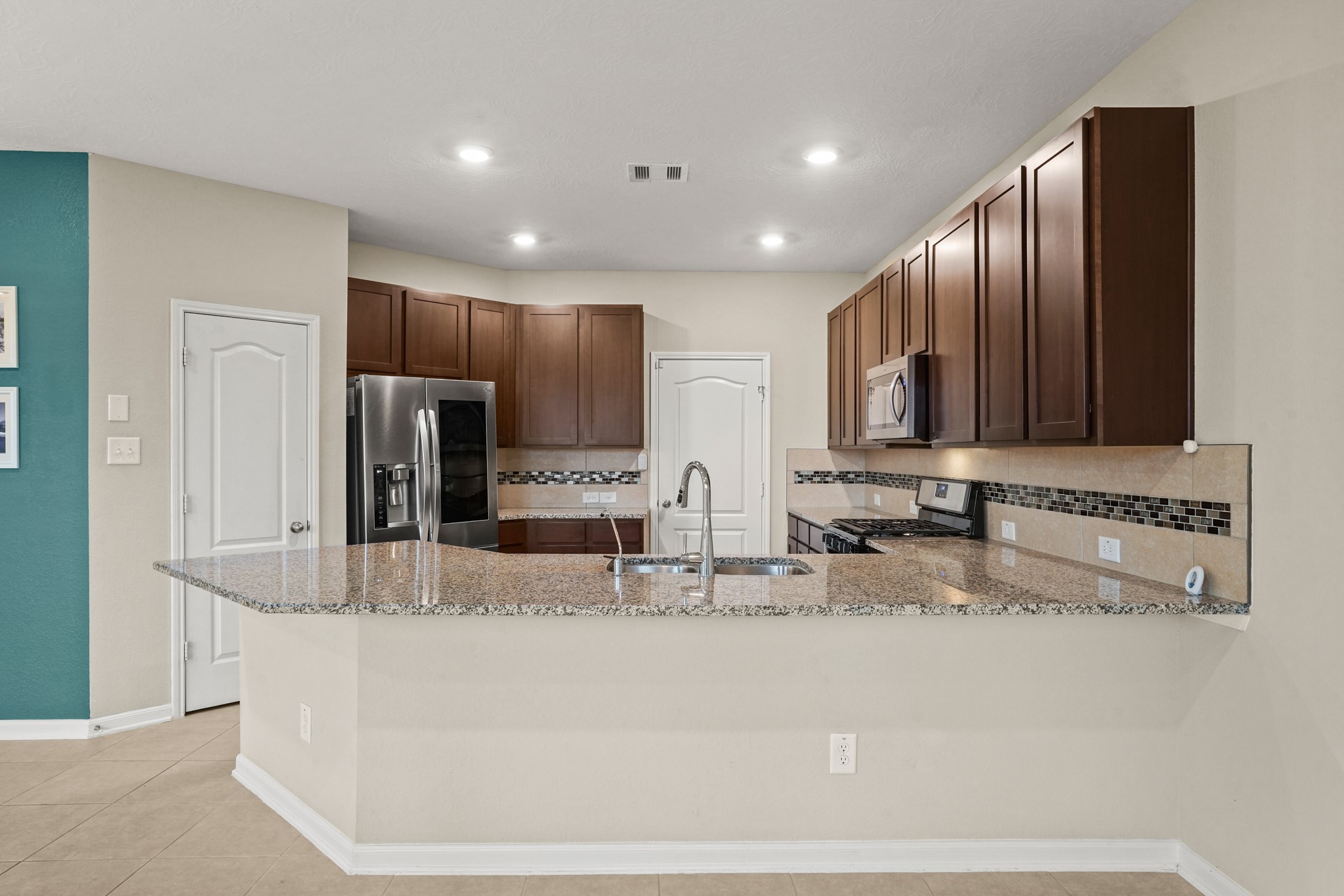 15602 Cliffside Arbor Lane Houston, TX 77044 - Photo 9 of 27