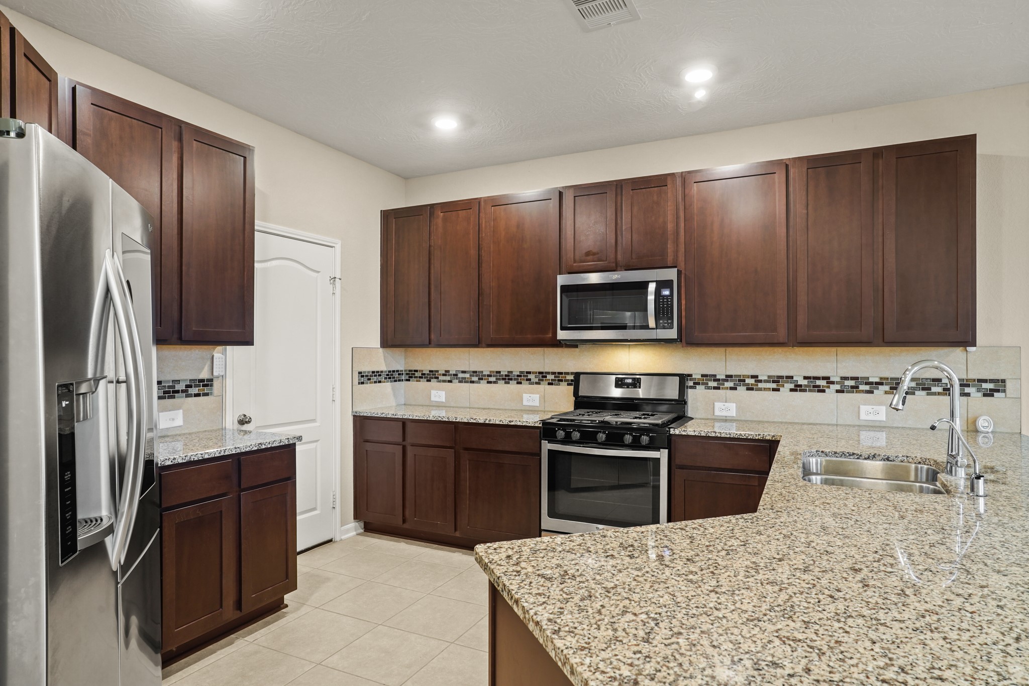 15602 Cliffside Arbor Lane Houston, TX 77044 - Photo 10 of 27