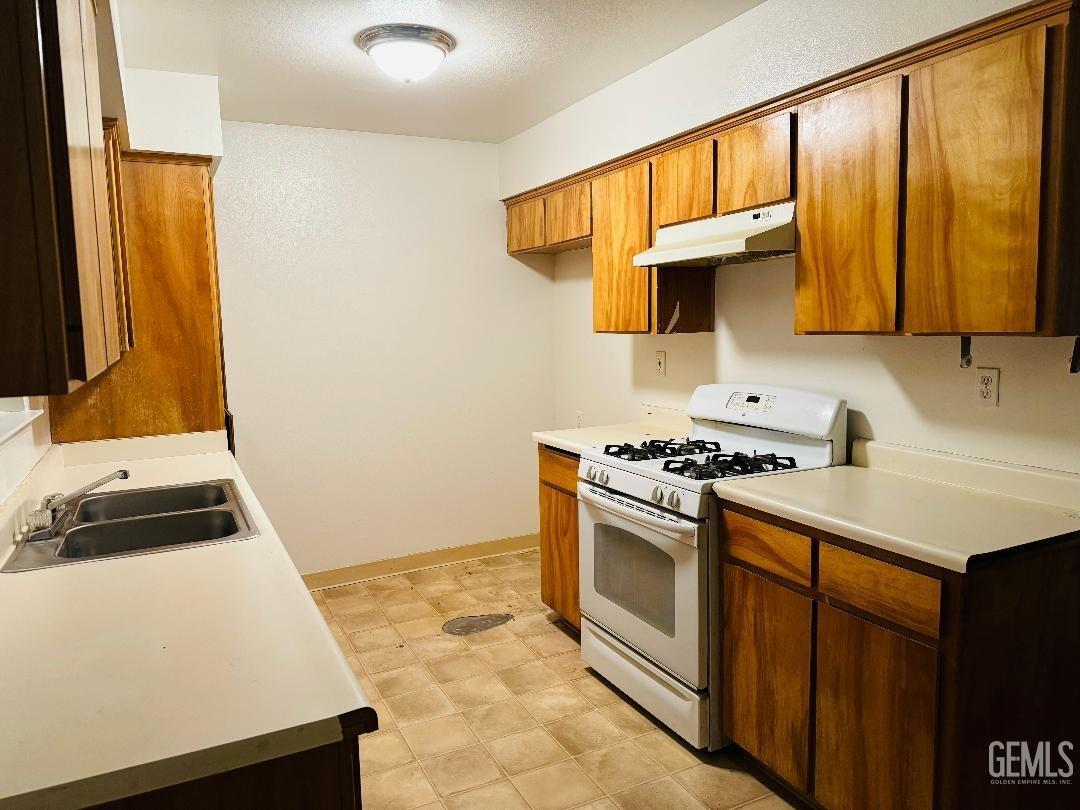 Undisclosed Address Arvin, CA 93203 - Photo 20 of 29 a kitchen with a stove and a microwave