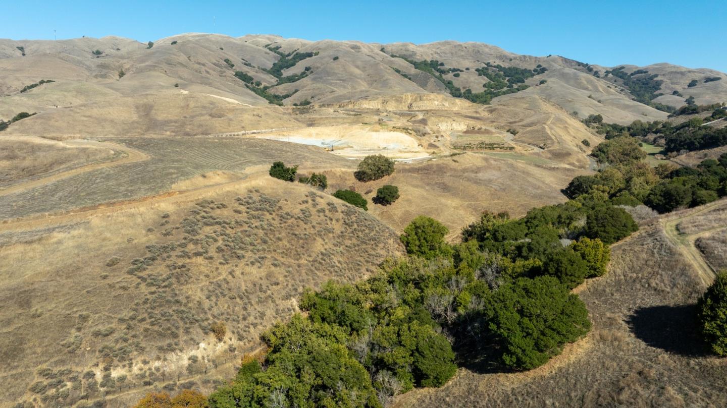 2000 Scott Creek Road Milpitas, CA 95035 - Photo 89 of 89 a view of a yard with mountains in the background