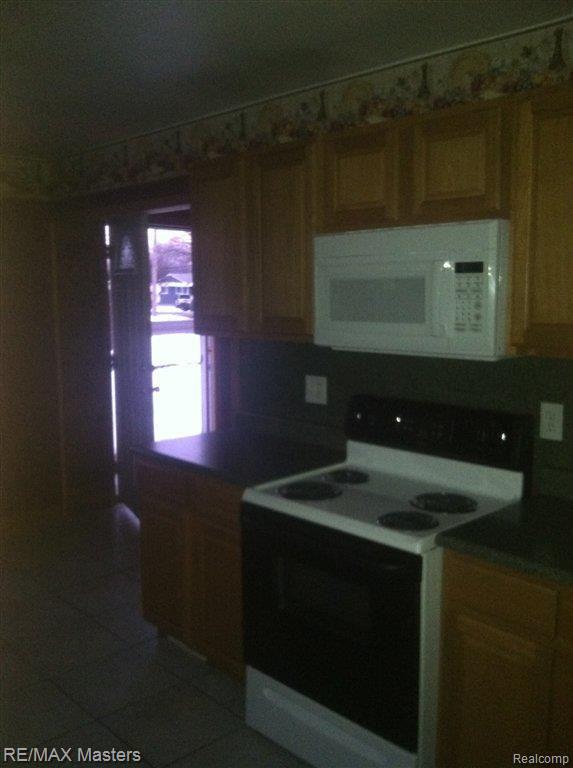 26621 Wick Road Taylor, MI 48180 - Photo 5 of 11 Kitchen.JPG