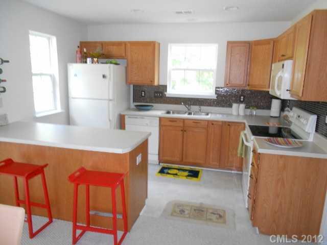 8260 Rudolph Road, Unit 8260 Charlotte, NC 28216 - Photo 4 of 10