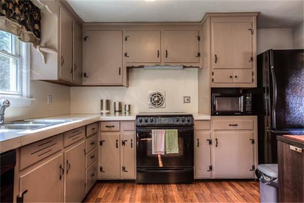 18 Juniper Road Andover, MA 01810 - Photo 10 of 21 Gallery Image 10
