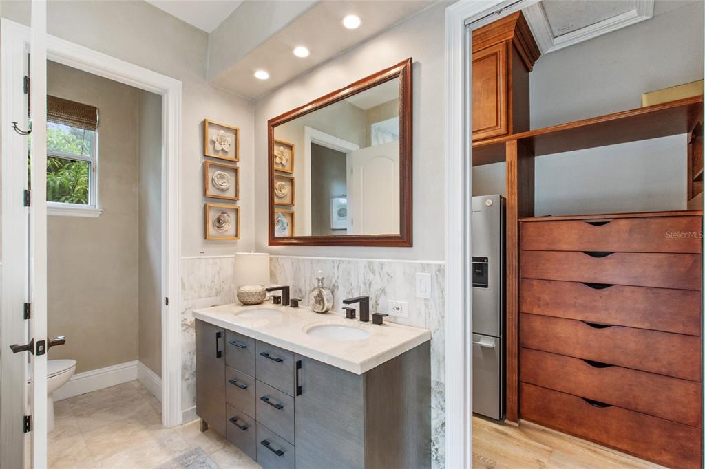 248 Maison Court Altamonte Springs, FL 32714 - Photo 21 of 47 a bathroom with a sink and a mirror