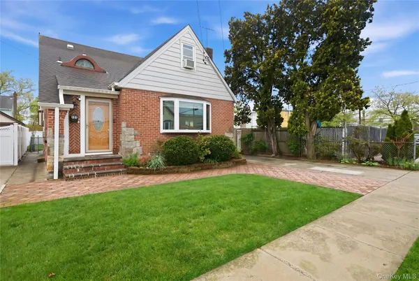 $899,000 | 969 Gabriel Avenue, Franklin Square, NY 11010