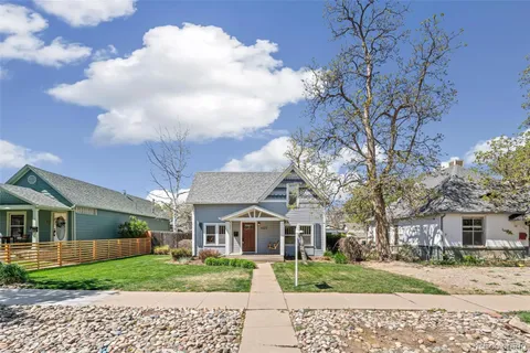 a view of a yard in front of a house
