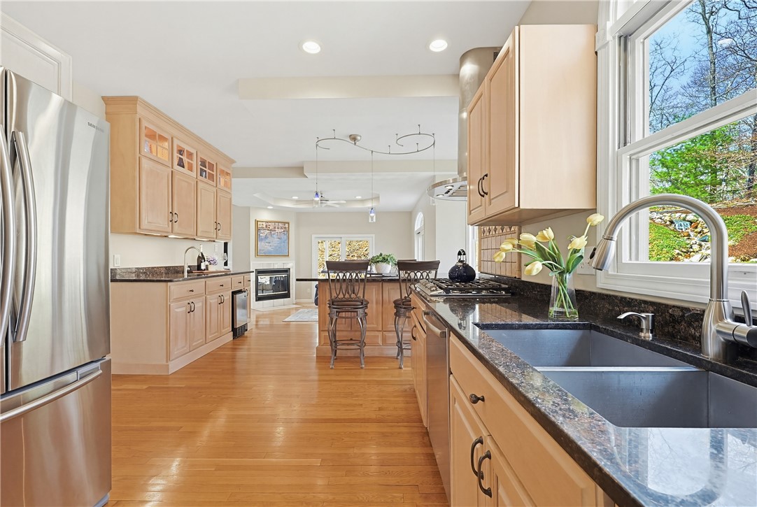 54 Paine Road Cumberland, RI 02864 - Photo 4 of 50