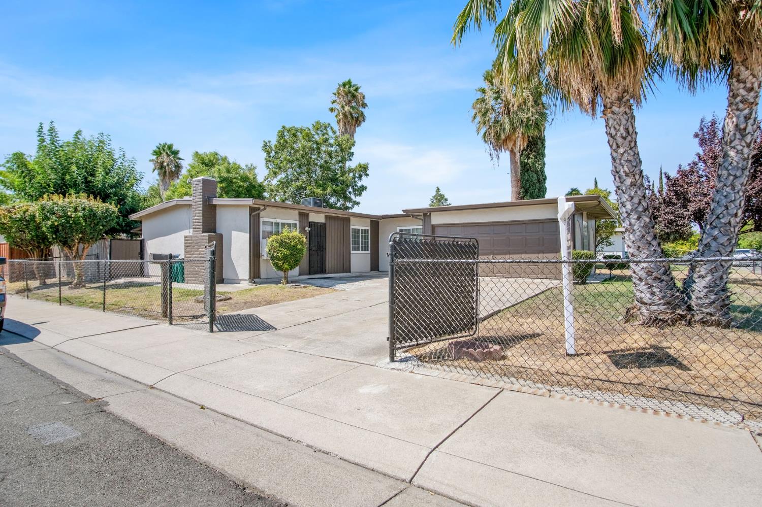 813 Cave Lane Stockton, CA 95207 - Photo 3 of 27