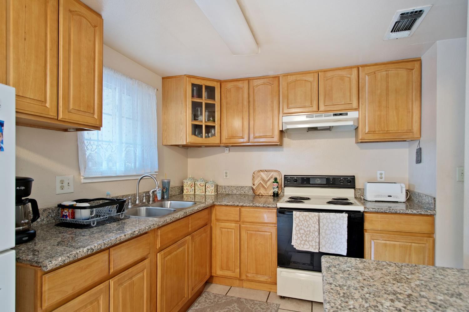 813 Cave Lane Stockton, CA 95207 - Photo 8 of 27