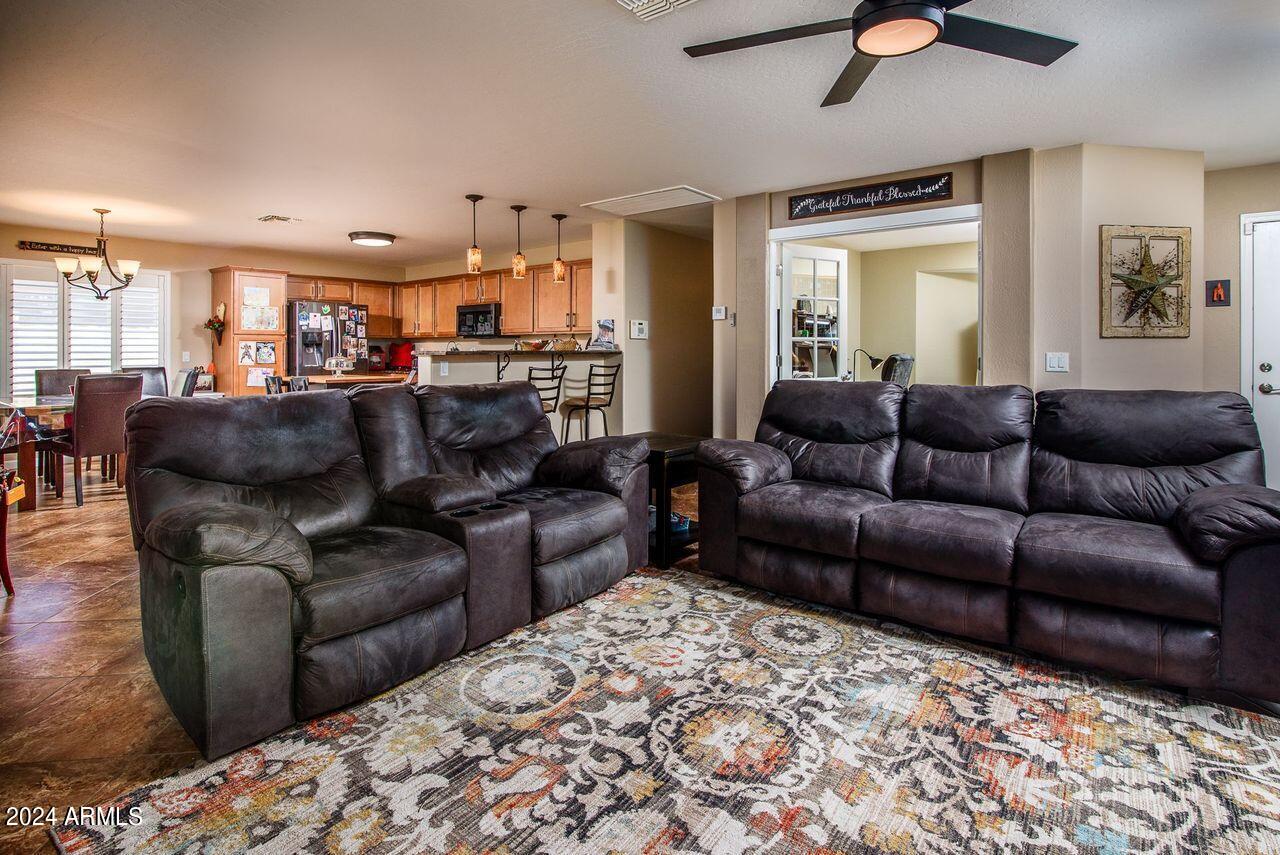 42220 West Venture Road Maricopa, AZ 85138 - Photo 8 of 29 Great Room