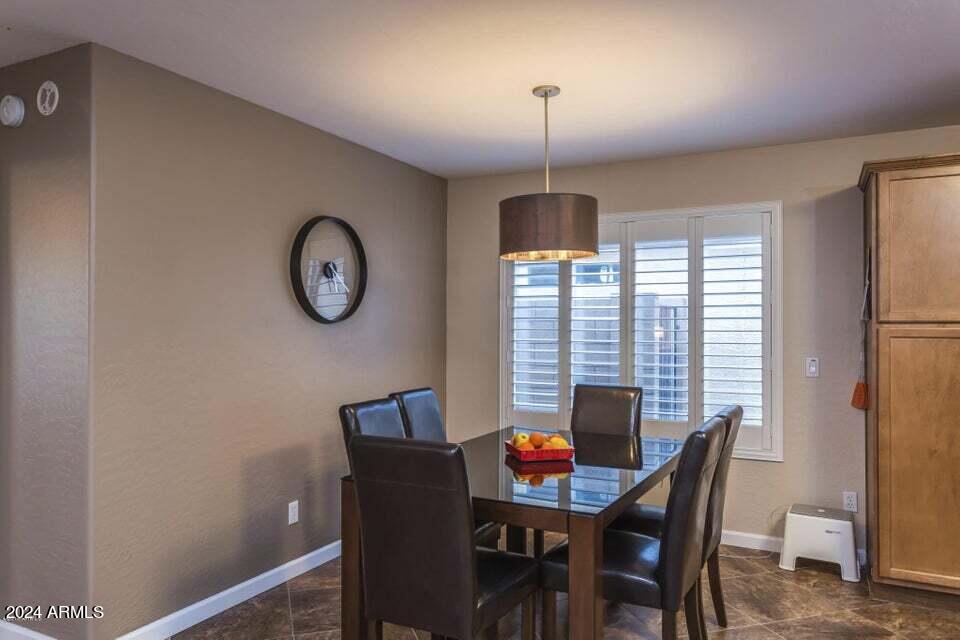 42220 West Venture Road Maricopa, AZ 85138 - Photo 9 of 29 Dining area