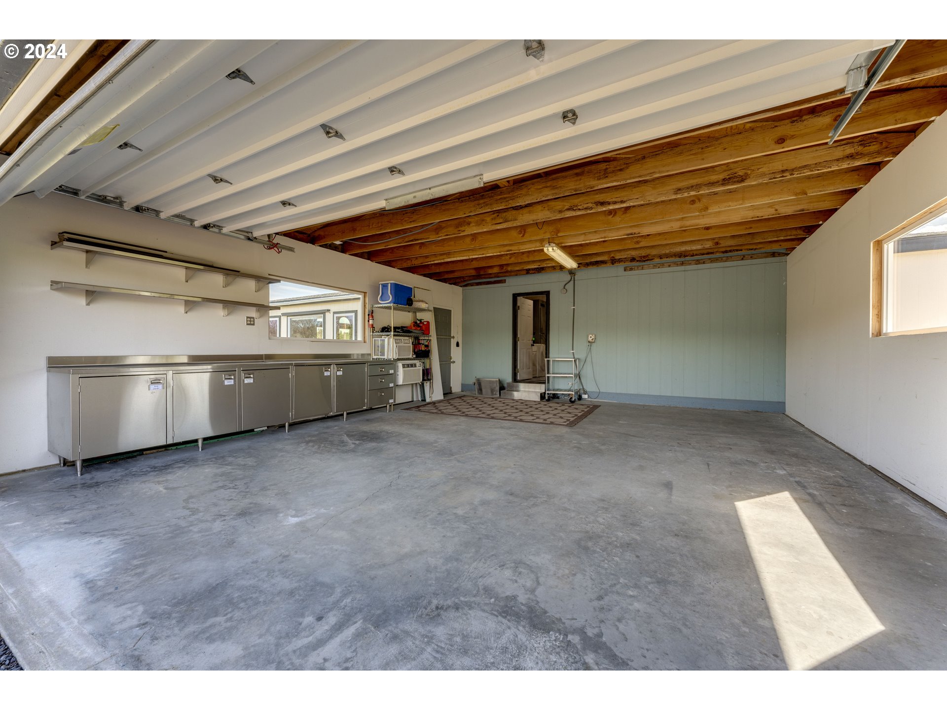 323 South Wayne R Road Tygh Valley, OR 97063 - Photo 40 of 45 Garage