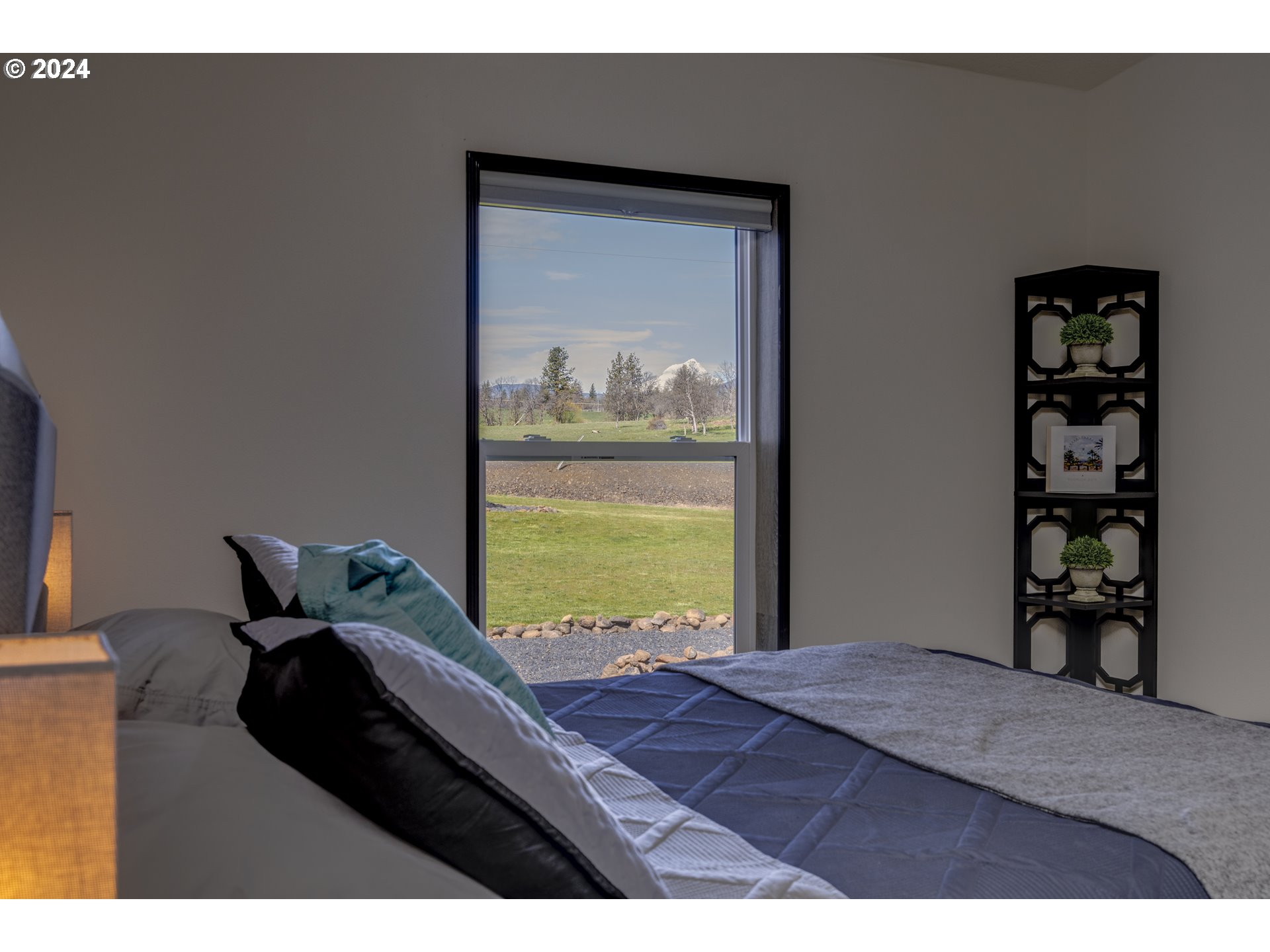 323 South Wayne R Road Tygh Valley, OR 97063 - Photo 41 of 45 Bedroom