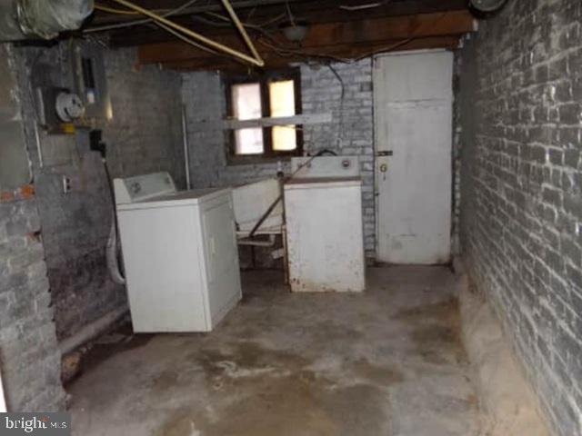 1720 North Payson Street Baltimore, MD 21217 - Photo 8 of 9 a utility room with dryer and washer
