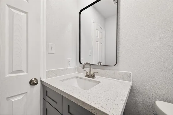 $2,200 | 13442 Greenway Drive, Sugar Land, TX 77498