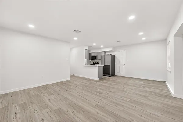 $2,200 | 13442 Greenway Drive, Sugar Land, TX 77498