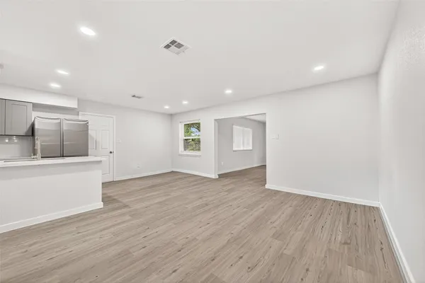 $2,200 | 13442 Greenway Drive, Sugar Land, TX 77498