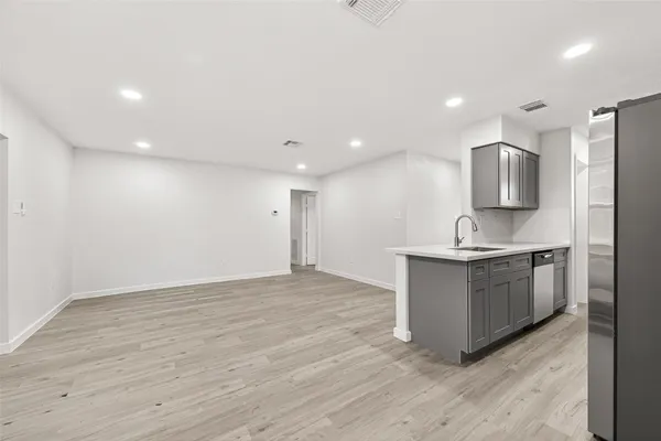 $2,200 | 13442 Greenway Drive, Sugar Land, TX 77498