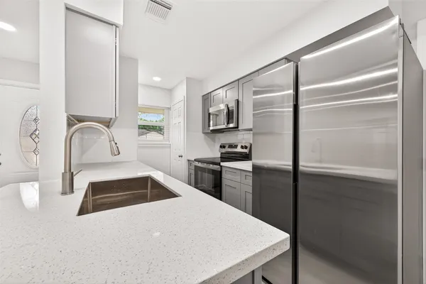 $2,200 | 13442 Greenway Drive, Sugar Land, TX 77498